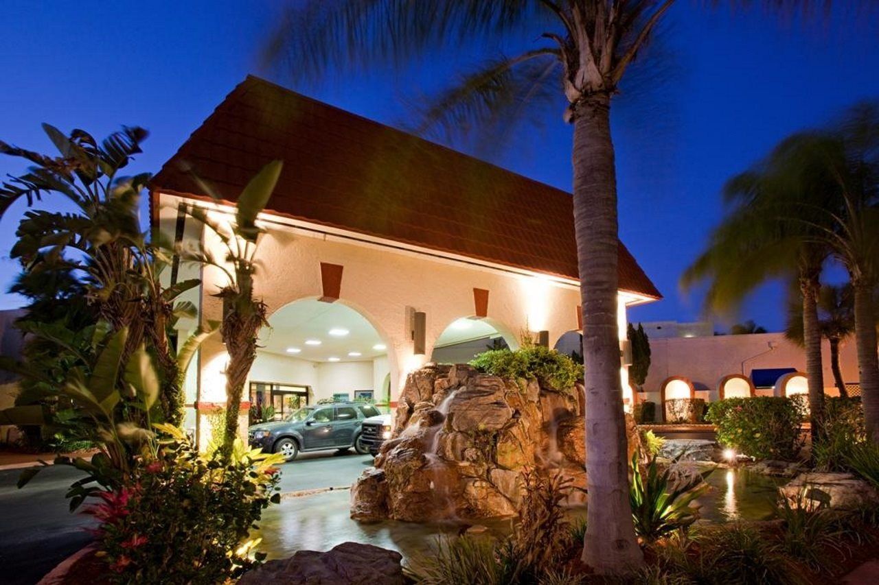 Maingate Lakeside Resort Four Corners Ngoại thất bức ảnh